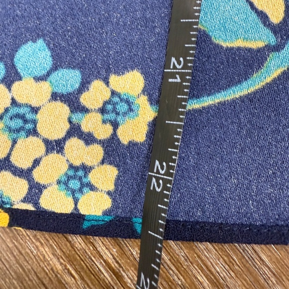 J. Crew Women's Drapey Crepe Navy Floral Wrap Blouse Top Size M Fall, 3/4 Sleeve - Picture 8 of 9